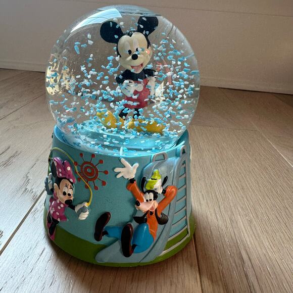 Vintage Disney Mickey Mouse Minnie Goofy Musical Snowglobe Snow KCare - Picture 2 of 7